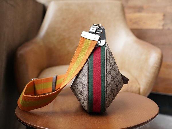 구찌 아따슈 스몰 숄더백 [매장가 360만원대]