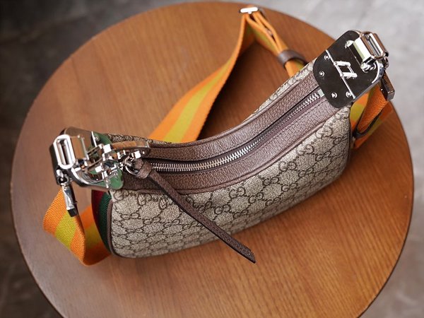 구찌 아따슈 스몰 숄더백 [매장가 360만원대]