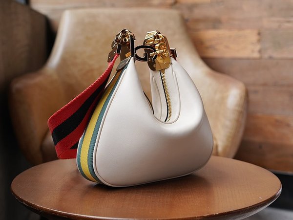 구찌 아따슈 스몰 숄더백 [매장가 360만원대]