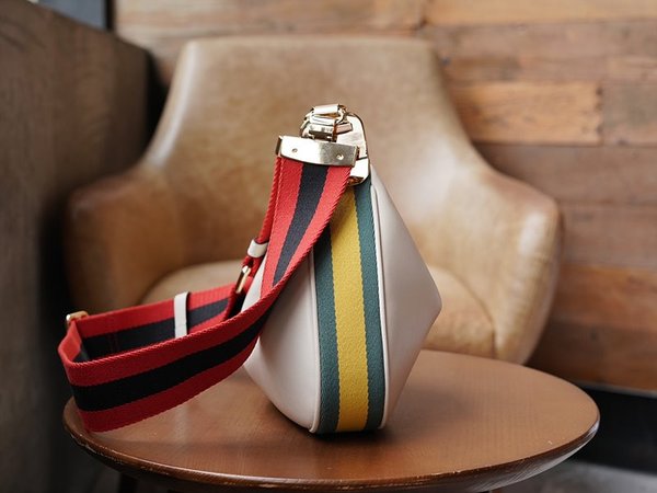 구찌 아따슈 스몰 숄더백 [매장가 360만원대]