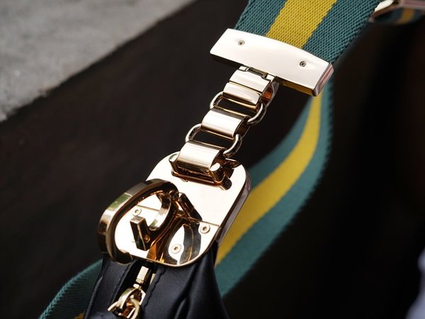 구찌 아따슈 스몰 숄더백 [매장가 360만원대]