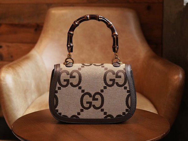 구찌 뱀부 1947 스몰 탑 핸들백 [매장가 640만원대]