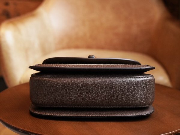 구찌 뱀부 1947 스몰 탑 핸들백 [매장가 640만원대]