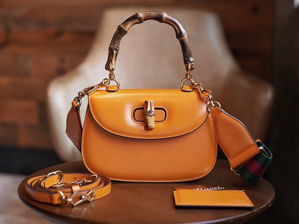 구찌 뱀부 1947 스몰 탑 핸들백 [매장가 640만원대]