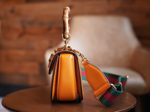 구찌 뱀부 1947 스몰 탑 핸들백 [매장가 640만원대]