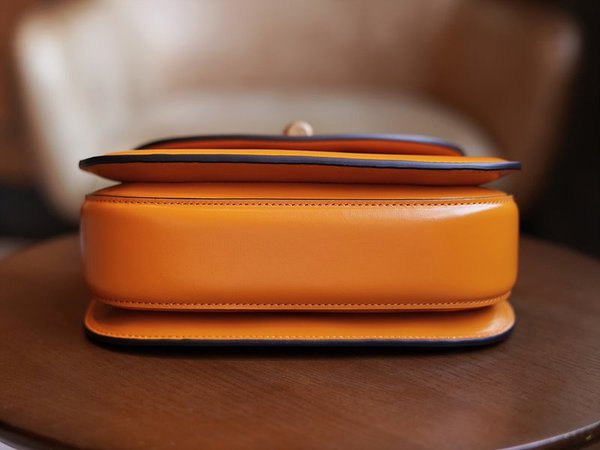 구찌 뱀부 1947 스몰 탑 핸들백 [매장가 640만원대]