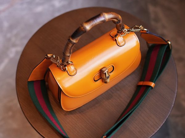 구찌 뱀부 1947 스몰 탑 핸들백 [매장가 640만원대]