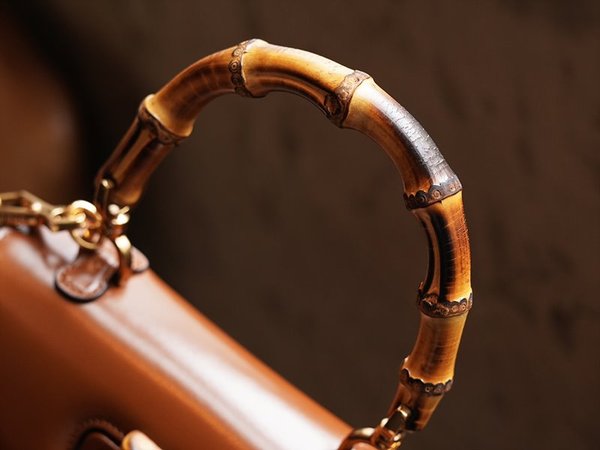 구찌 뱀부 1947 스몰 탑 핸들백 [매장가 640만원대]