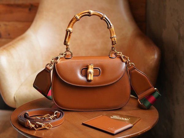 구찌 뱀부 1947 스몰 탑 핸들백 [매장가 640만원대]