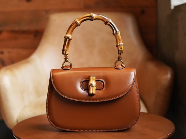 구찌 뱀부 1947 스몰 탑 핸들백 [매장가 640만원대]