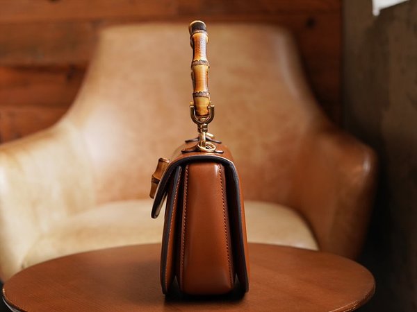 구찌 뱀부 1947 스몰 탑 핸들백 [매장가 640만원대]