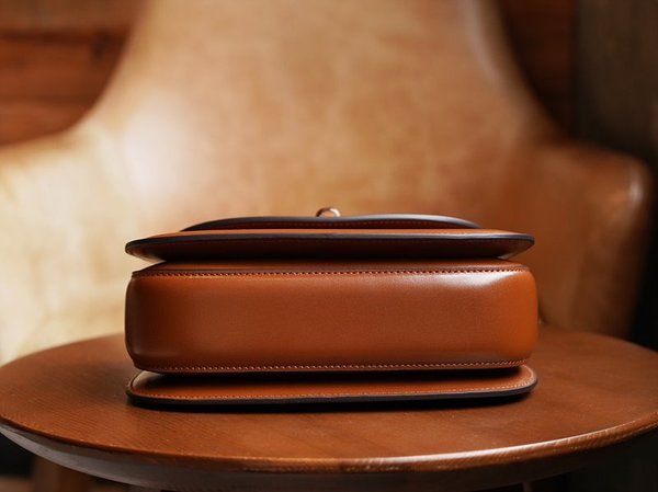 구찌 뱀부 1947 스몰 탑 핸들백 [매장가 640만원대]