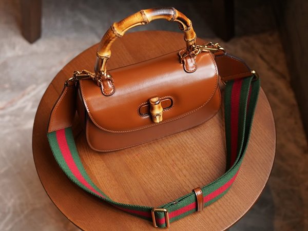 구찌 뱀부 1947 스몰 탑 핸들백 [매장가 640만원대]