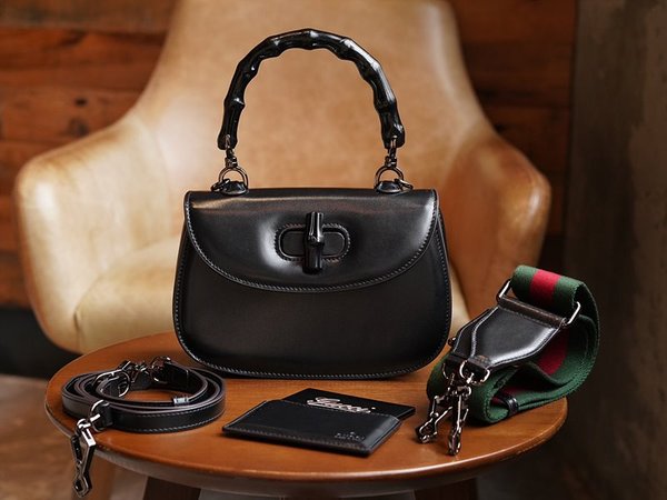 구찌 뱀부 1947 스몰 탑 핸들백 [매장가 640만원대]