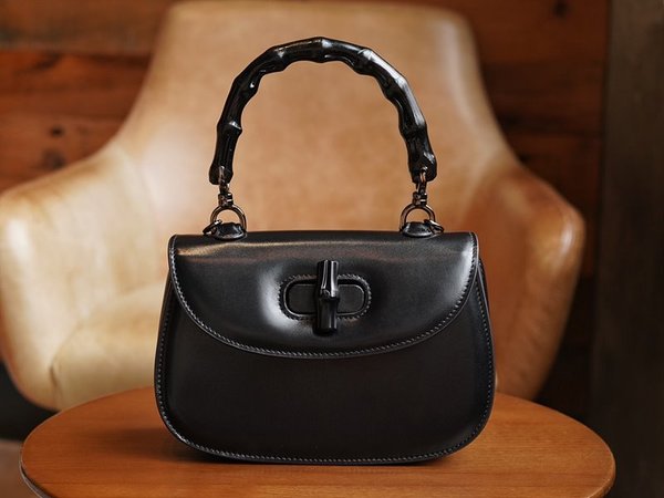 구찌 뱀부 1947 스몰 탑 핸들백 [매장가 640만원대]