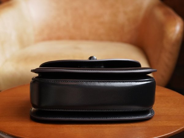 구찌 뱀부 1947 스몰 탑 핸들백 [매장가 640만원대]