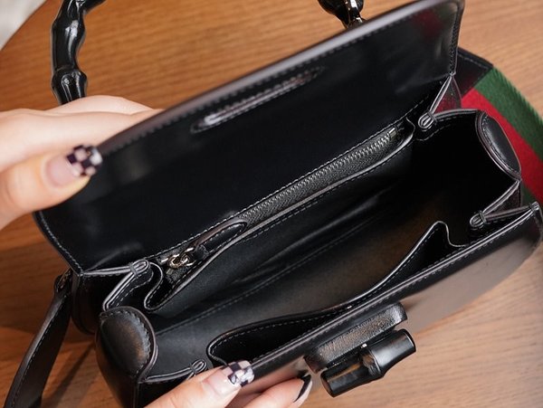 구찌 뱀부 1947 스몰 탑 핸들백 [매장가 640만원대]