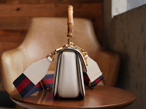 구찌 뱀부 1947 스몰 탑 핸들백 [매장가 640만원대]