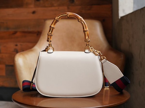 구찌 뱀부 1947 스몰 탑 핸들백 [매장가 640만원대]