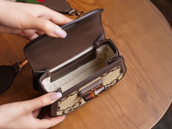 구찌 뱀부 1947 미니 탑 핸들백 [매장가 550만원대]