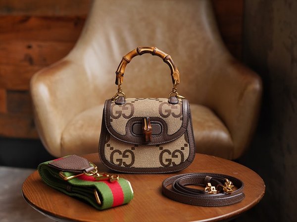 구찌 뱀부 1947 미니 탑 핸들백 [매장가 550만원대]