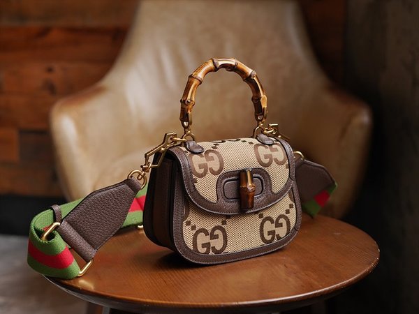 구찌 뱀부 1947 미니 탑 핸들백 [매장가 550만원대]
