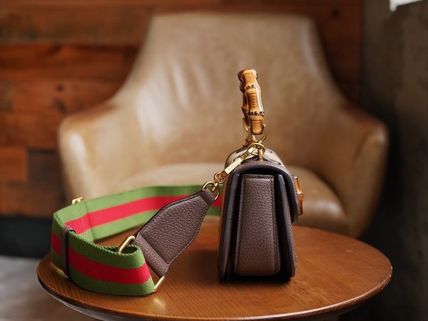 구찌 뱀부 1947 미니 탑 핸들백 [매장가 550만원대]