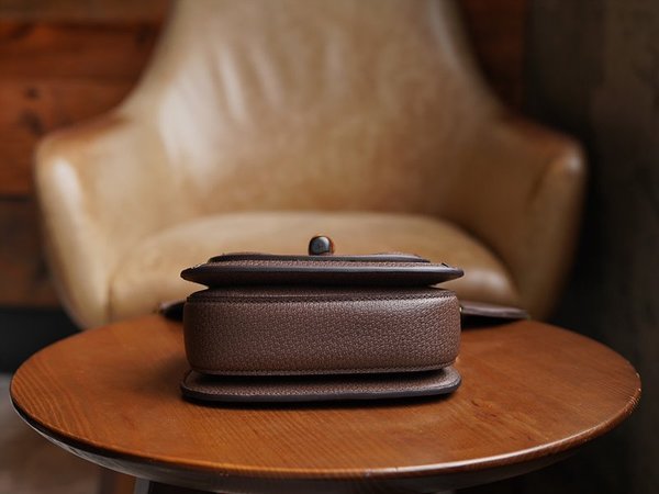 구찌 뱀부 1947 미니 탑 핸들백 [매장가 550만원대]