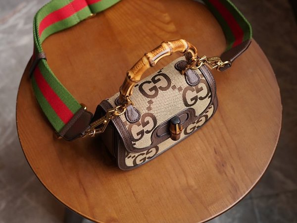 구찌 뱀부 1947 미니 탑 핸들백 [매장가 550만원대]