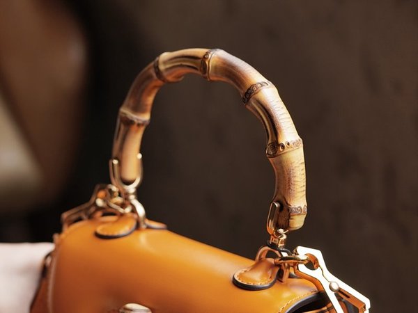 구찌 뱀부 1947 미니 탑 핸들백 [매장가 550만원대]