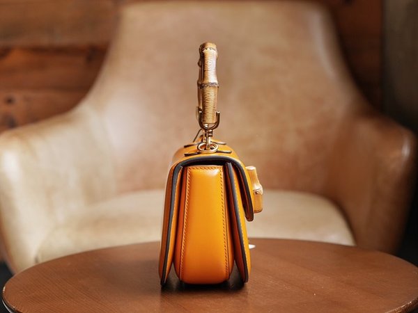 구찌 뱀부 1947 미니 탑 핸들백 [매장가 550만원대]