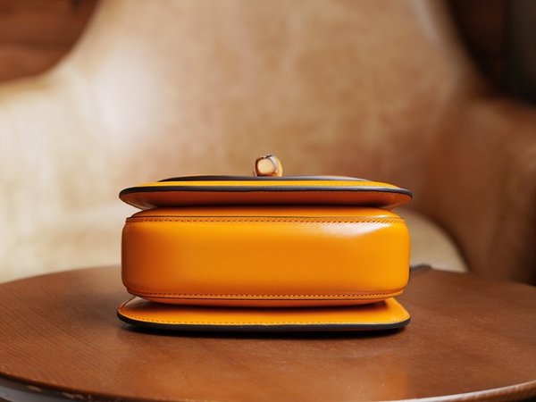 구찌 뱀부 1947 미니 탑 핸들백 [매장가 550만원대]