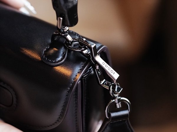 구찌 뱀부 1947 미니 탑 핸들백 [매장가 550만원대]