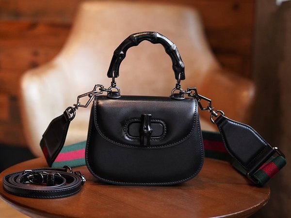 구찌 뱀부 1947 미니 탑 핸들백 [매장가 550만원대]