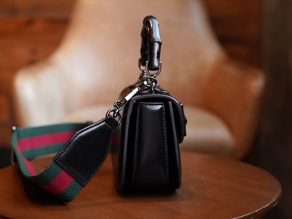 구찌 뱀부 1947 미니 탑 핸들백 [매장가 550만원대]