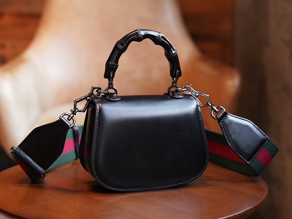 구찌 뱀부 1947 미니 탑 핸들백 [매장가 550만원대]