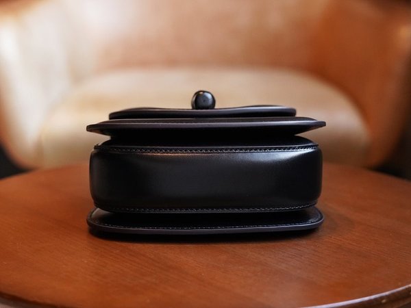 구찌 뱀부 1947 미니 탑 핸들백 [매장가 550만원대]