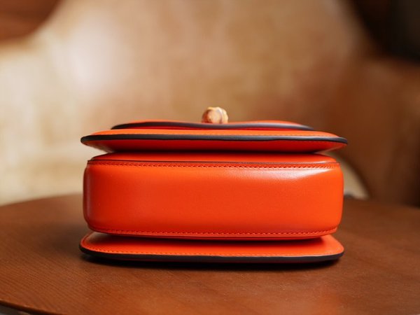 구찌 뱀부 1947 미니 탑 핸들백 [매장가 550만원대]