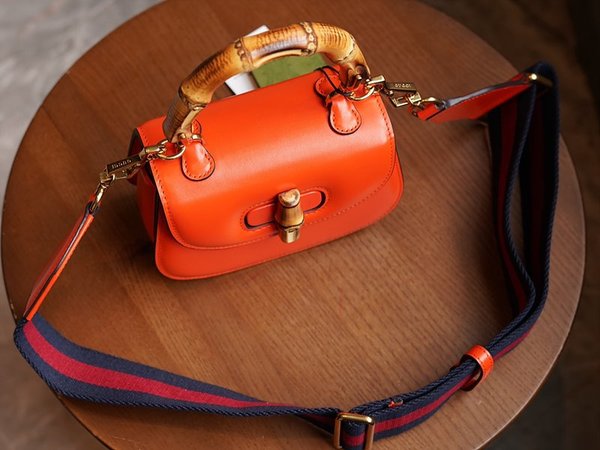 구찌 뱀부 1947 미니 탑 핸들백 [매장가 550만원대]