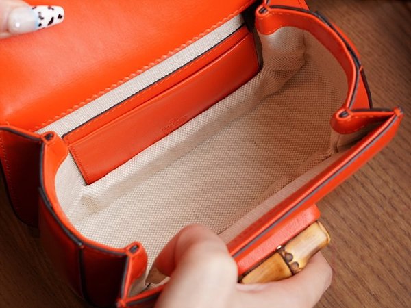 구찌 뱀부 1947 미니 탑 핸들백 [매장가 550만원대]