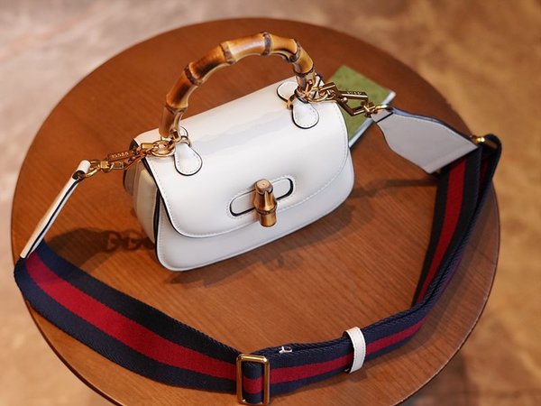 구찌 뱀부 1947 미니 탑 핸들백 [매장가 550만원대]