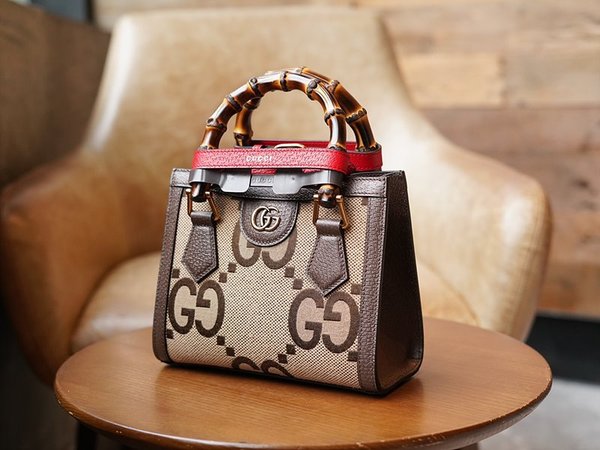 구찌 다이애나 점보 GG 스몰 토트백 [매장가 460만원대]