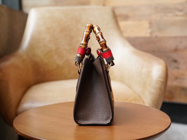 구찌 다이애나 점보 GG 스몰 토트백 [매장가 460만원대]