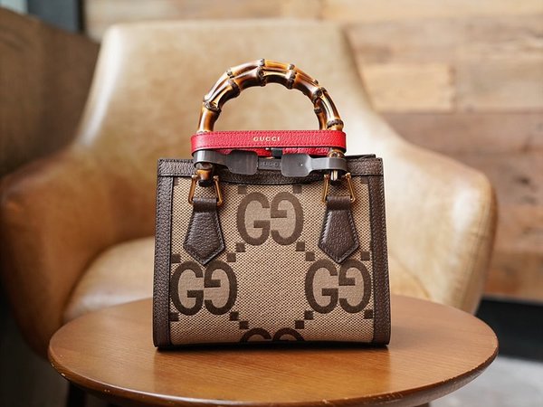 구찌 다이애나 점보 GG 스몰 토트백 [매장가 460만원대]