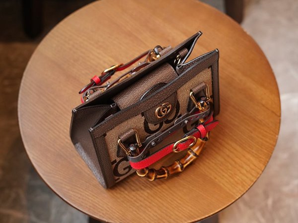 구찌 다이애나 점보 GG 스몰 토트백 [매장가 460만원대]