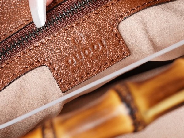 구찌 다이애나 스몰 숄더백 [매장가 320만원대]