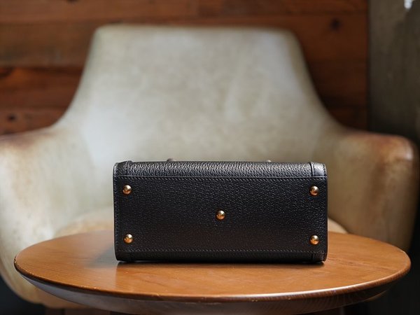 구찌 다이애나 미니 토트백 [매장가 450만원대]