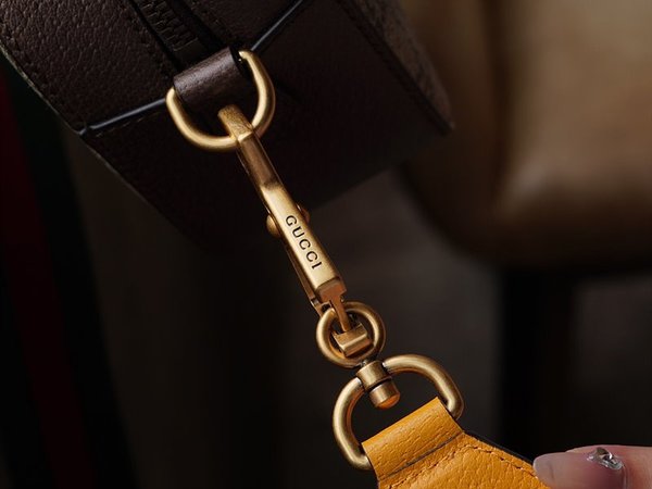 구찌 네오 빈티지 GG 수프림 메신저백 [매장가 209만원대]