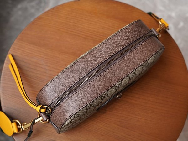 구찌 네오 빈티지 GG 수프림 메신저백 [매장가 209만원대]