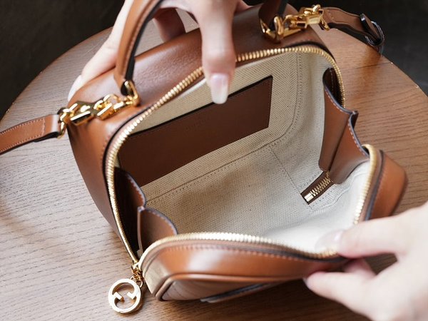 구찌 블론디 탑 핸들백 [매장가 310만원대]